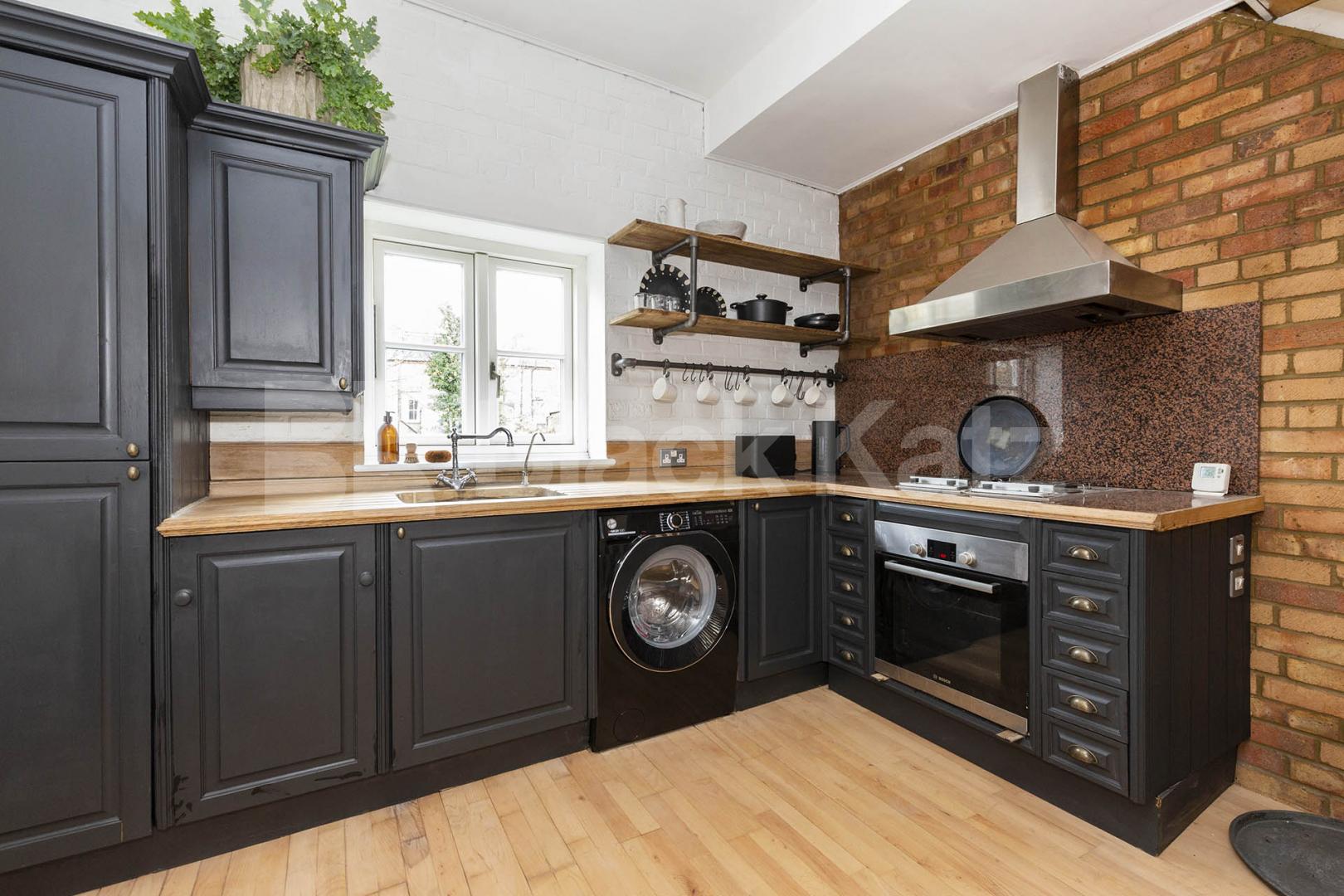 Stunning mid-Terrace house tucked away on a quiet mews Street Marlborough Yard, Archway